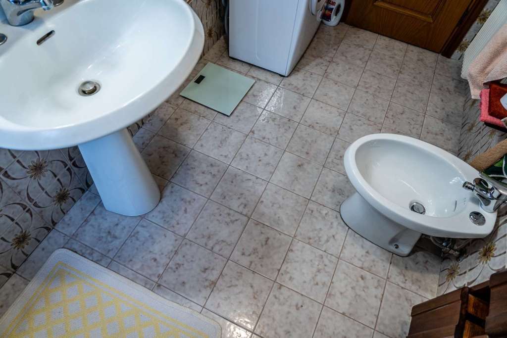 Italian bathrooms have Bidets