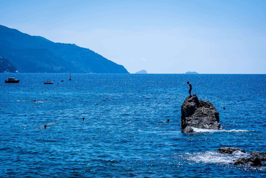 Rock Divers Monterosso Cinque Terre Risks Collapse